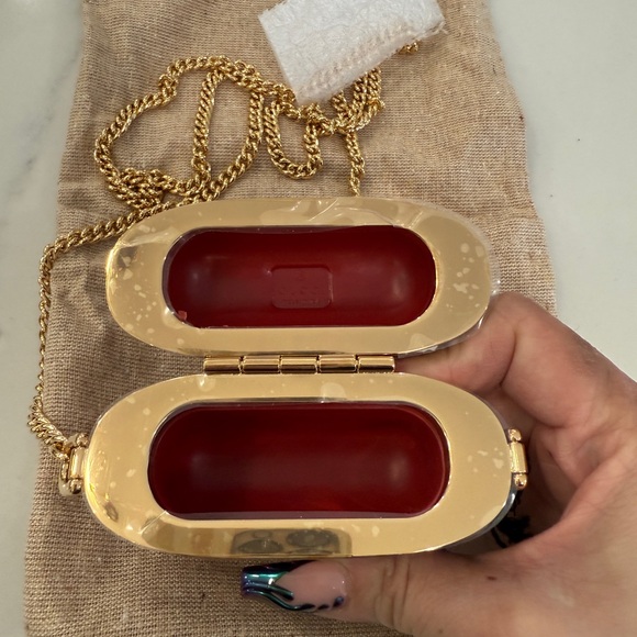 Gucci GG Marmont Heart Shaped AirPods Case - Picture 5 of 8
